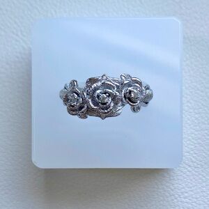 Elegant Silver Floral Ring